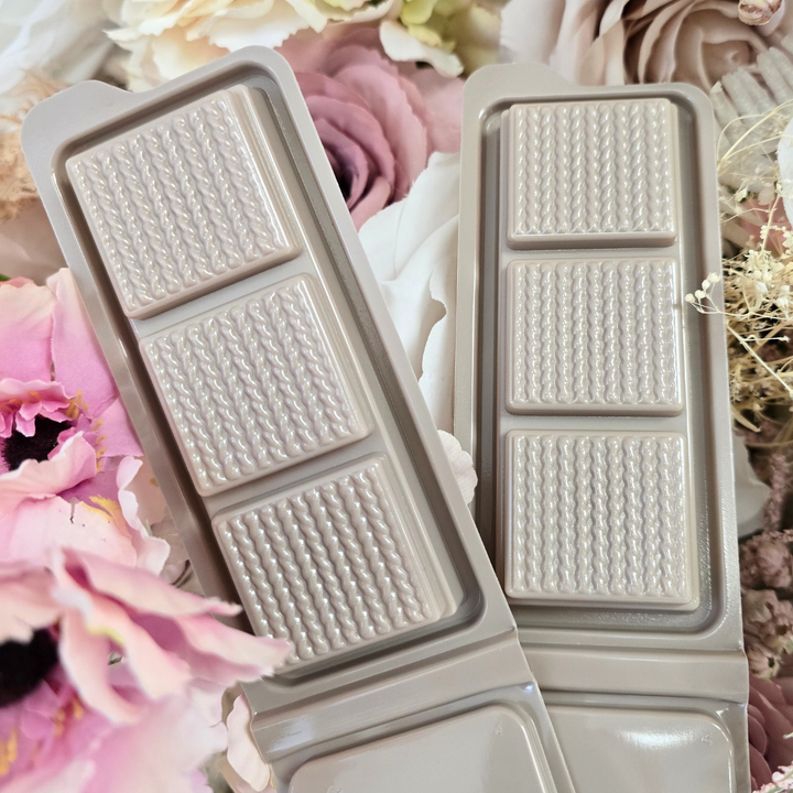Neutral cosy wool 3 cell snap bar clam shells