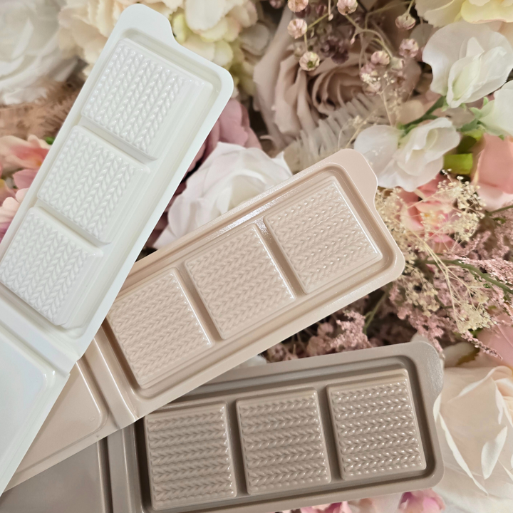 Neutral cosy wool 3 cell snap bar clam shells
