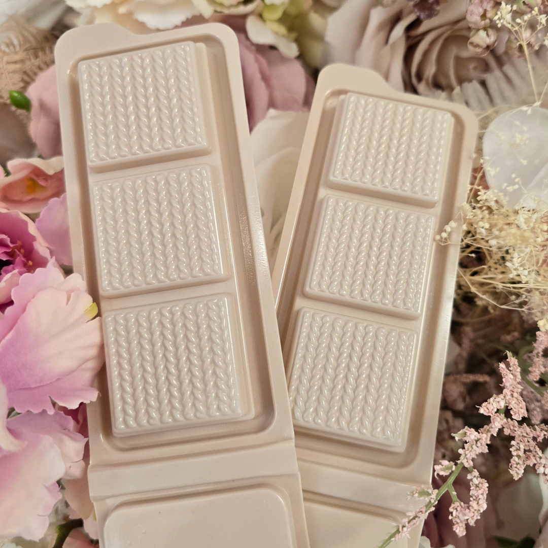 Neutral cosy wool 3 cell snap bar clam shells