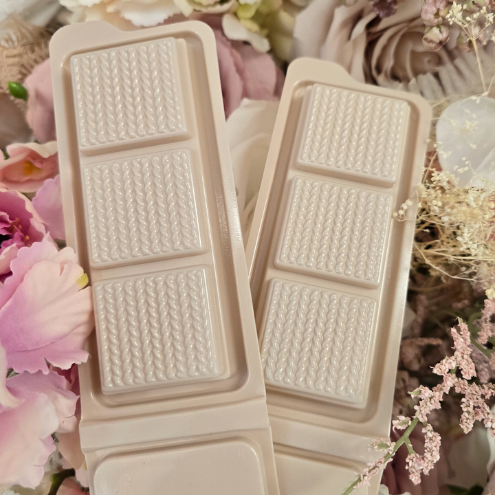 Neutral cosy wool 3 cell snap bar clam shells
